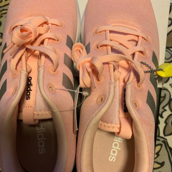 ADIDAS! - Picture 4 of 6